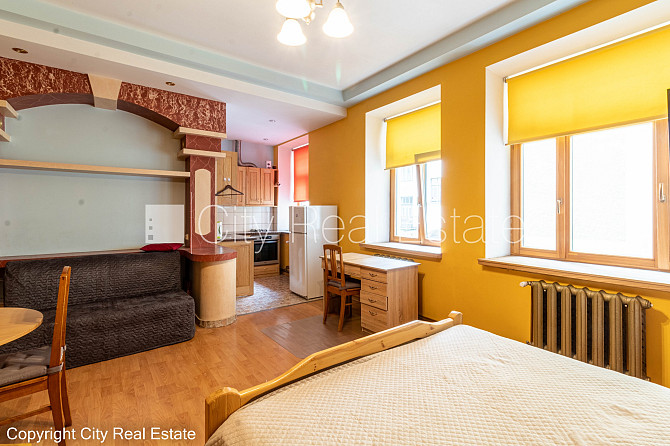 Pagalma māja, renovēta māja, slēgts pagalms, ieeja no pagalma, ir lifts, kāpņu telpa pēc Rīga - foto 3