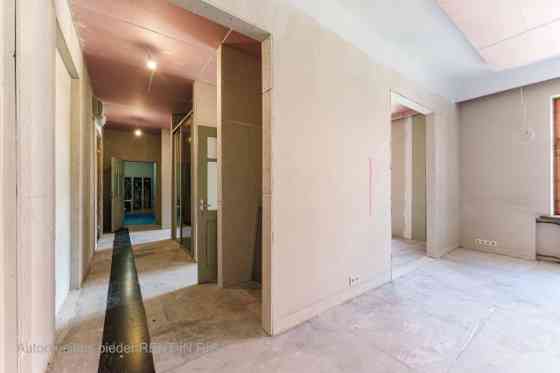 Apartment for sale on Skolas Street 22 with a fantastic balcony facing Skolas Street.  The apartment Rīga