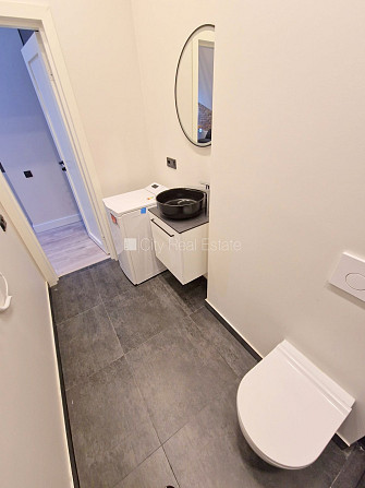 Pagalma māja, slēgts pagalms, iežogota teritorija, ieeja no pagalma, studio tipa, virtuve Rīga - foto 16