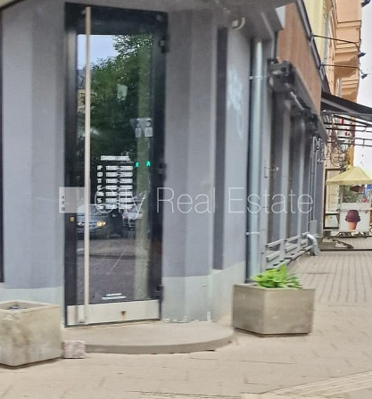 Fasādes māja, renovēta māja, ieeja no ielas, logi vērsti uz ielas pusi, virtuve, halle, Rīga - foto 8