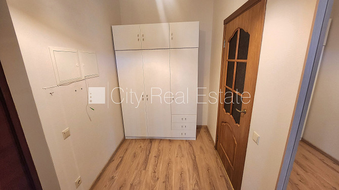 Fasādes māja, vieta automašīnai, kāpņu telpa pēc kosmētiskā remonta, istabas izolētas, Rīga - foto 9