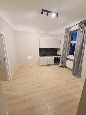 Fasādes māja, renovēta māja, slēgts pagalms, ieeja no ielas un pagalma, ir lifts, kāpņu Rīga - foto 3