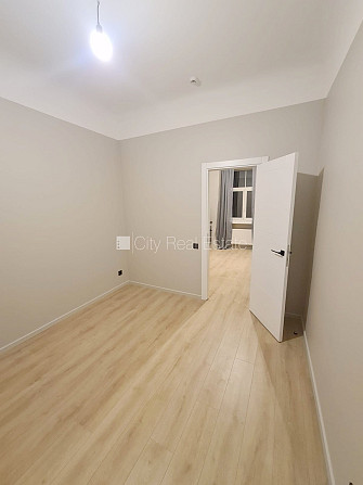 Fasādes māja, renovēta māja, slēgts pagalms, ieeja no ielas un pagalma, ir lifts, kāpņu Rīga - foto 7