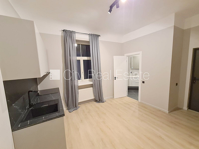 Fasādes māja, renovēta māja, slēgts pagalms, ieeja no ielas un pagalma, ir lifts, kāpņu Rīga - foto 2