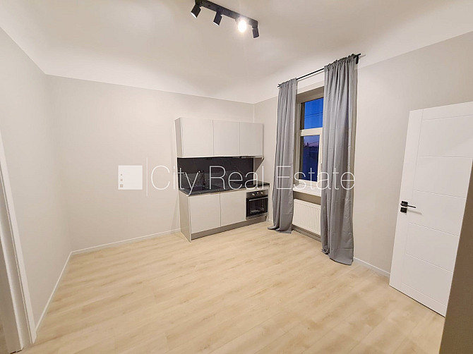 Fasādes māja, renovēta māja, slēgts pagalms, ieeja no ielas un pagalma, ir lifts, kāpņu Rīga - foto 1