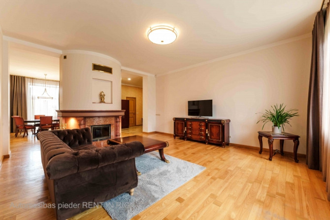 Izīrē elegantu 5-istabu dzīvokli Rīgas Klusajā centrā  vēstniecību rajonā  Tiek izīrēts Rīga - foto 3
