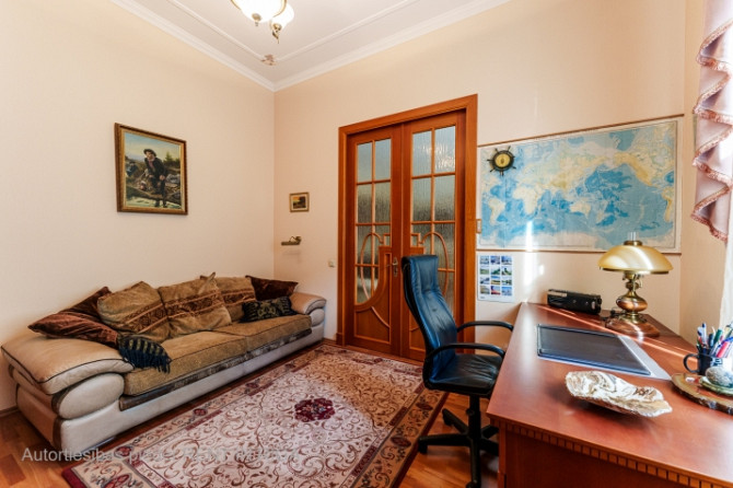 Pārdošanā elegants 3 istabu dzīvoklis ar augstiem griestiem Rīgas klusajā centrā Tiek Rīga - foto 9