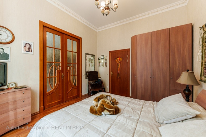 Pārdošanā elegants 3 istabu dzīvoklis ar augstiem griestiem Rīgas klusajā centrā Tiek Rīga - foto 8