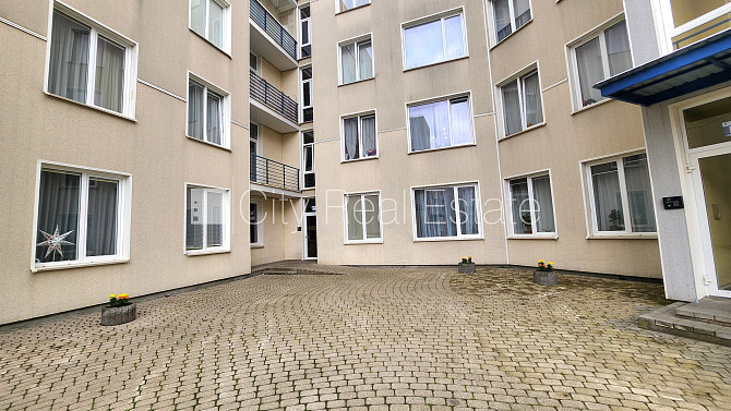 Jaunceltne, vieta automašīnai, apsargāts pagalms, ieeja no pagalma, pagalmā bērnu spēļu Rīga - foto 12