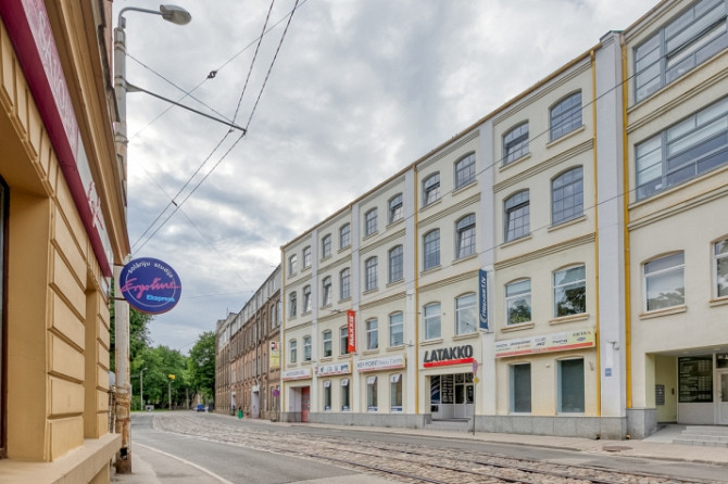 Izīrē biroja telpas  250 m, ērta lokācija, 18 atsevišķas istabas  Īpašnieks piedāvā Rīga - foto 1