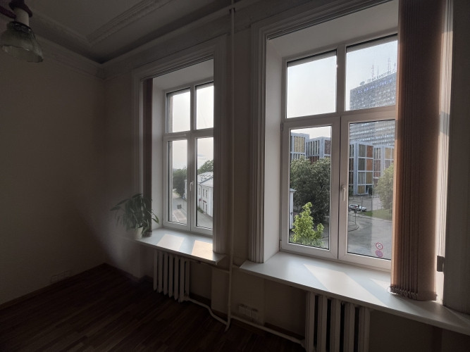 Izīrē gaišas un plašas biroja telpas ar skatu uz Daugavu, Citadeles ielā 2a, Rīgā  Tiek piedāvātas 7 Рига - изображение 4
