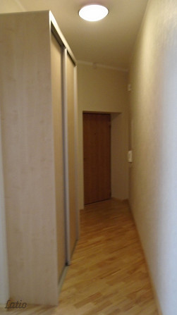 Tiek izīrēts dzīvoklis renovētā mājā pašā pilsētas centrā. Līdzās veikali, Rīga - foto 5
