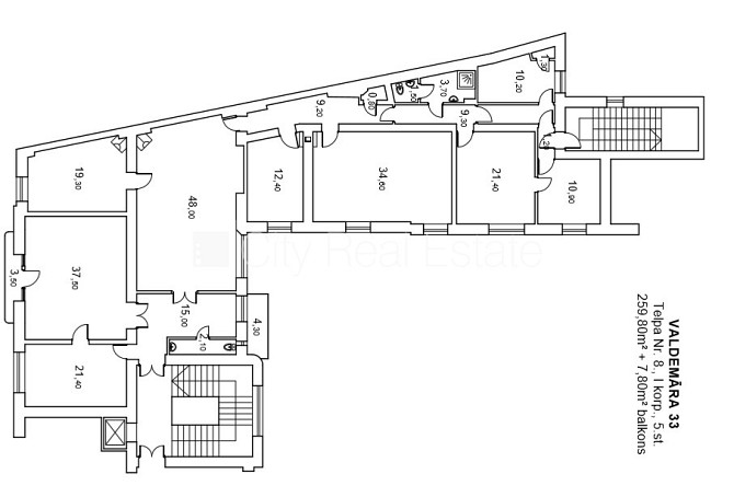 Fasādes māja, ir lifts, kāpņu telpa pēc kosmētiskā remonta, viena istaba izolēta, studio Rīga - foto 1