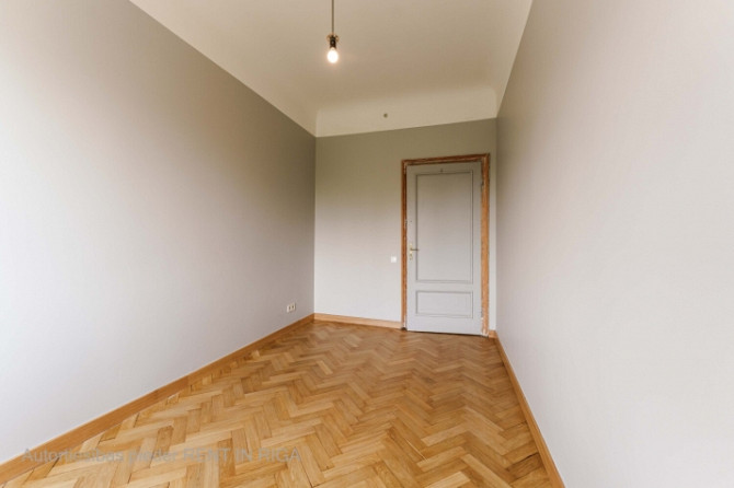 Gaišs un gaumīgs 3-istabu dzīvoklis Rīgas centrā.  Dzīvoklis ir nemēbelēts, kas paver Rīga - foto 6