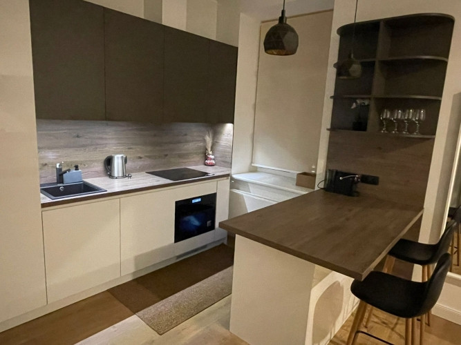 Ilgtermiņa īrei piedāvājam labiekārtotu studio tipa dzīvokli pašā Rīgas centrā, blakus Rīga - foto 3