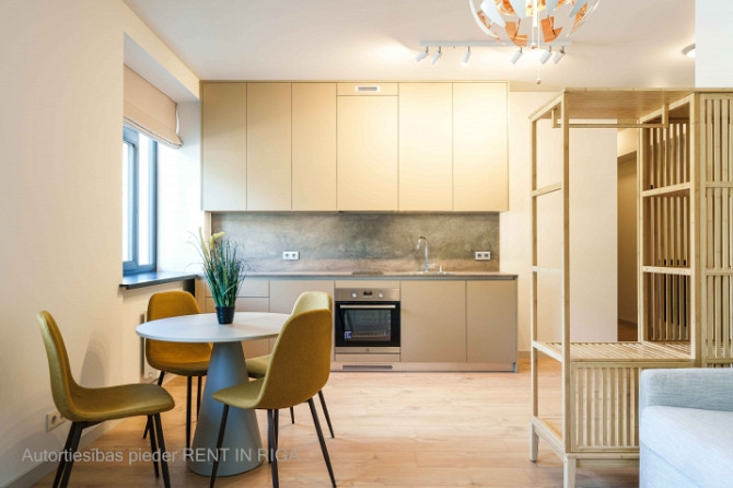 Mūsdienīgs un līdz detaļām pārdomāts studio tipa dzīvoklis Lielirbes ielā 9a  lokācijā, Rīga - foto 2