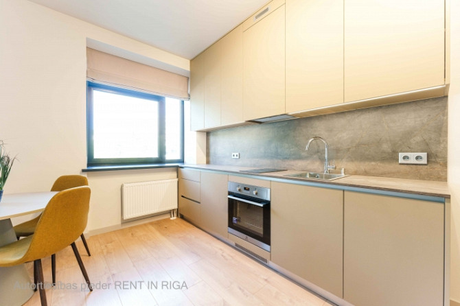 Mūsdienīgs un līdz detaļām pārdomāts studio tipa dzīvoklis Lielirbes ielā 9a  lokācijā, Rīga - foto 4