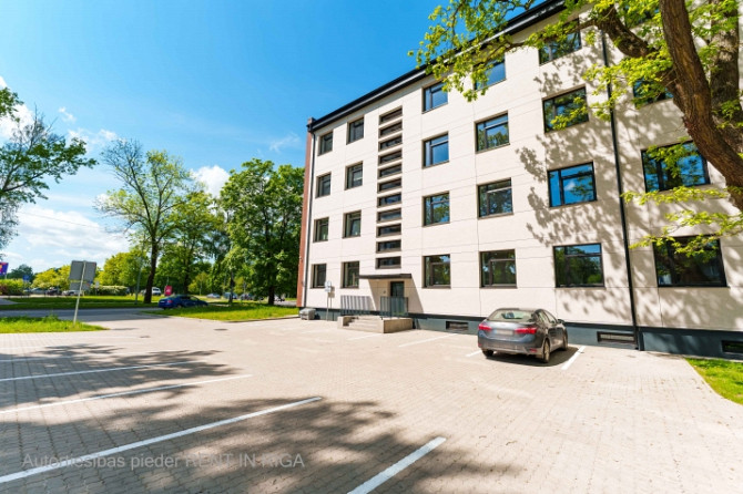 Mūsdienīgs un līdz detaļām pārdomāts studio tipa dzīvoklis Lielirbes ielā 9a  lokācijā, Rīga - foto 1