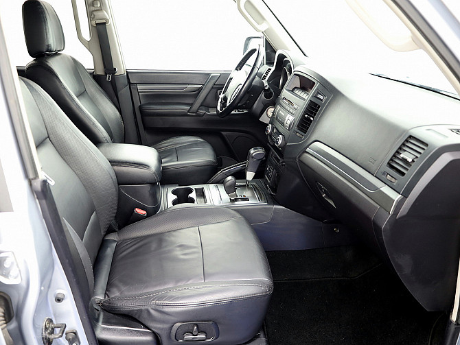 Mitsubishi Pajero Luxury ATM 3.2 Di-D 125kW Tallina - foto 6