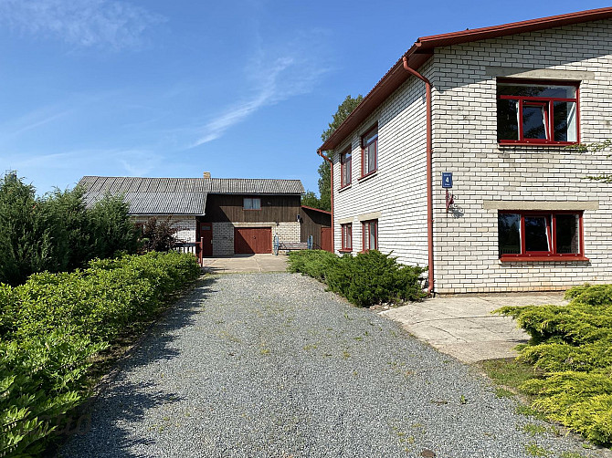 Zeme 2340 m2 | dzīvojamā māja 195,2 m2  | saimniecības ēka ar pirti un garāžu 161,6 m2 Valmiera un Valmieras novads - foto 1