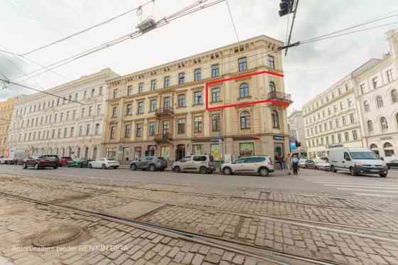 Biroju telpas reprezentablā ēkā.  + telpas atrodas ērti atrodamā un atpazīstamā vietā; + balkons; +  Rīga