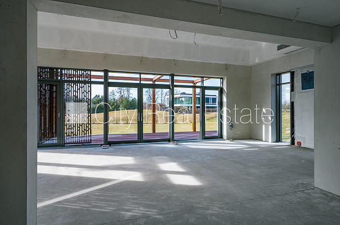 Privātmāja, jaunceltne, labiekārtota apzaļumota teritorija 1600 m2, teritorijas iebrauktuves Jūrmala - foto 6
