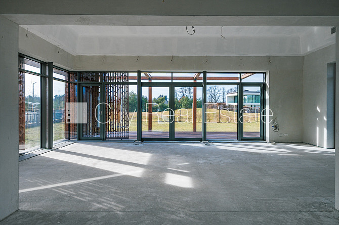 Privātmāja, jaunceltne, labiekārtota apzaļumota teritorija 1600 m2, teritorijas iebrauktuves Jūrmala - foto 7