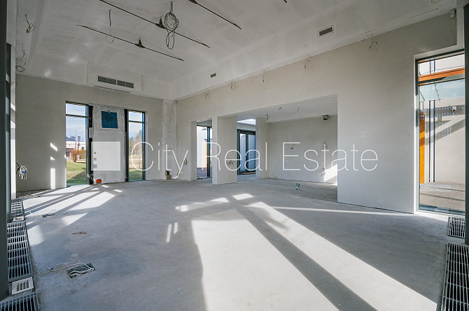 Privātmāja, jaunceltne, labiekārtota apzaļumota teritorija 1600 m2, teritorijas iebrauktuves Jūrmala - foto 9