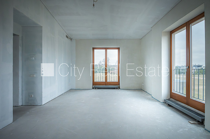 Privātmāja, jaunceltne, labiekārtota apzaļumota teritorija 1600 m2, teritorijas iebrauktuves Jūrmala - foto 17