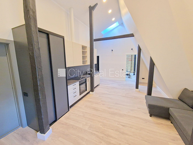 Fasādes māja, slēgts pagalms, ir lifts, kāpņu telpa pēc kapitālā remonta, studio tipa, Rīga - foto 1