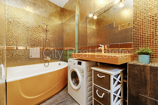 Fasādes māja, ieeja no ielas, mansards, sauna, caurstaigājamas izolētas istabas, augstie Rīga - foto 9