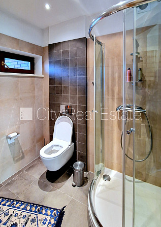 Fasādes māja, renovēta māja, slēgts pagalms, ieeja no ielas, ir lifts, kāpņu telpa pēc Rīga - foto 11