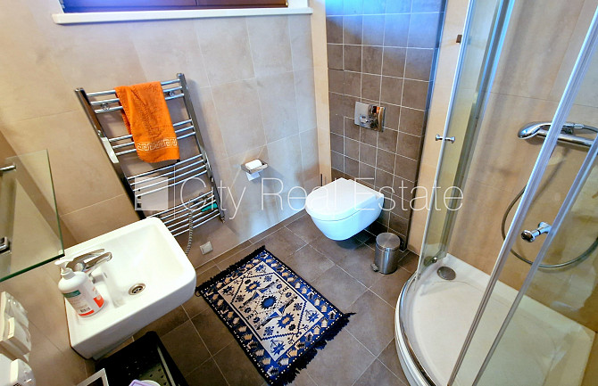 Fasādes māja, renovēta māja, slēgts pagalms, ieeja no ielas, ir lifts, kāpņu telpa pēc Rīga - foto 10
