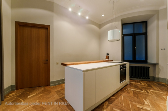 Tiek pārdots divu istabu dzīvoklis Rīgas Klusajā centrā  Elizabetes ielā, iekšpagalma Rīga - foto 9