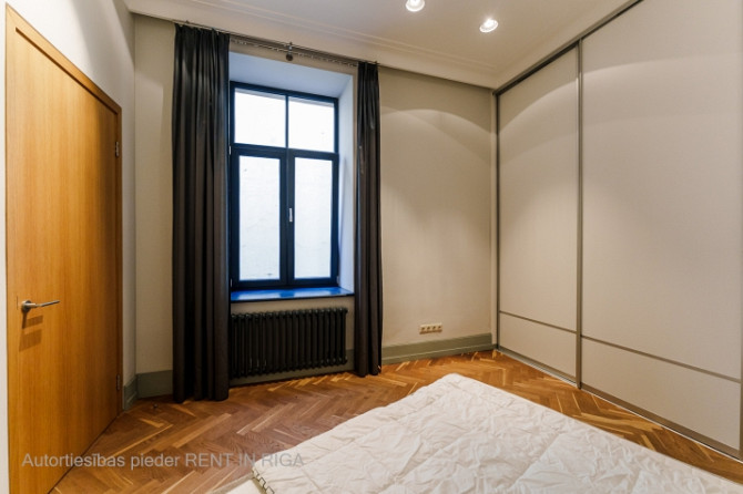 Tiek pārdots divu istabu dzīvoklis Rīgas Klusajā centrā  Elizabetes ielā, iekšpagalma Rīga - foto 3