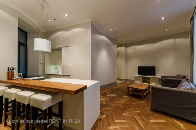 Tiek pārdots divu istabu dzīvoklis Rīgas Klusajā centrā  Elizabetes ielā, iekšpagalma Rīga - foto 4