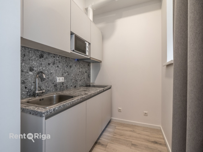Mēbelēts Studio dzīvoklis Rīgas Centrā.  Tas atrodās restaurētā vēsturiskā jūgendstila Rīga - foto 3