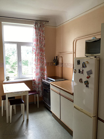 Pārdod saulainu 2 istabu dzīvokli Teikā ar funkcionālu plānojumu blakus Teikas vidusskolai, Rīga - foto 2