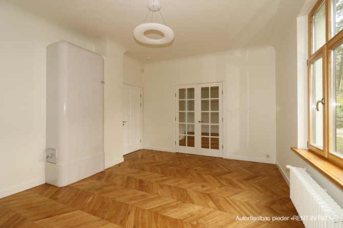 Izīrē skaistu, klasisku Mežaparka māju, kas apvieno elegantu funkcionalitāti un mājīgu Rīga - foto 2