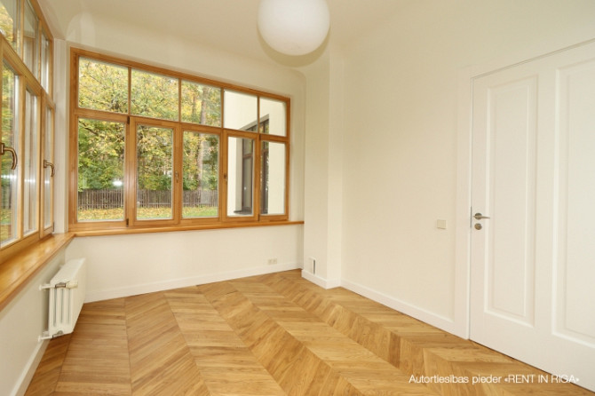 Izīrē skaistu, klasisku Mežaparka māju, kas apvieno elegantu funkcionalitāti un mājīgu Rīga - foto 7