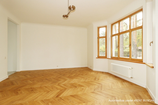 Izīrē skaistu, klasisku Mežaparka māju, kas apvieno elegantu funkcionalitāti un mājīgu Rīga - foto 3