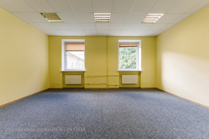 Iznomā biroja telpas Šmerlī, "Rīgas kinostudija" ēkā, 2. stāvā. Platība sastāv no vienas telpas. Kop Рига - изображение 1