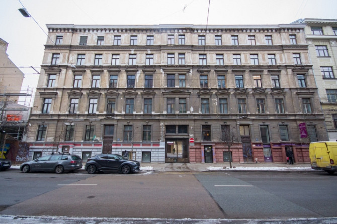 iznomā plašu komerctelpu 2 stāvos Tiek iznomātas plašas komerctelpas divos stāvos.  Telpas Rīga - foto 1