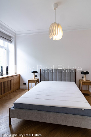 Fasādes māja, vieta automašīnai, logi vērsti mājas abās pusēs, viena istaba Rīga - foto 5