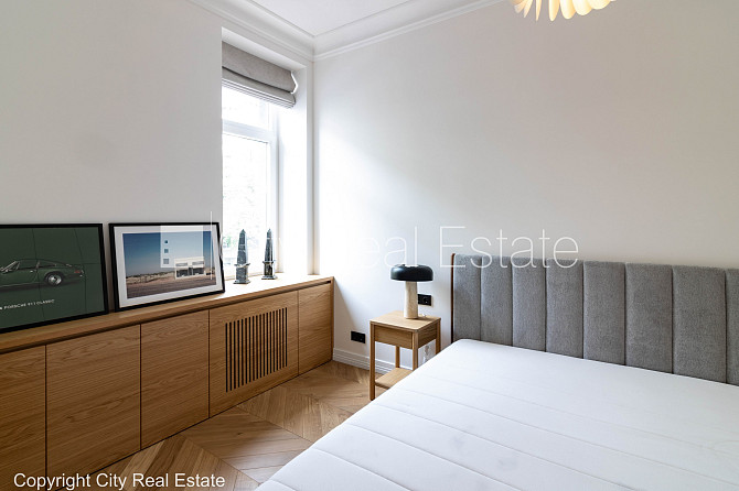 Fasādes māja, vieta automašīnai, logi vērsti mājas abās pusēs, viena istaba Rīga - foto 6