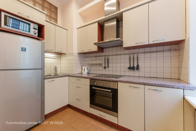 Īrei pieejams silts un plašs 2- istabu dzīvoklis Rīgas centrā.   Ērts plānojums, kas sastāv Rīga - foto 5