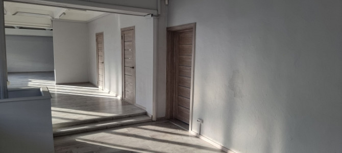 Iznomā divstāvu ēku komercdarbībai  Piemērota ražošanai, darbnīcai, noliktavai, birojam vai Rīga - foto 6