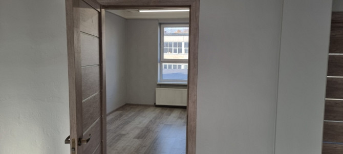 Iznomā divstāvu ēku komercdarbībai  Piemērota ražošanai, darbnīcai, noliktavai, birojam vai Rīga - foto 8