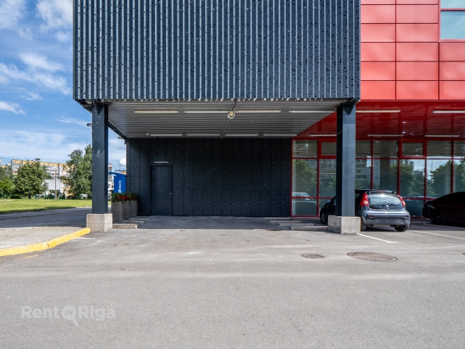 Pieejama bruģēta zeme ar vajadzīgajā komunikācijām lai novietotu savu tirdnziecības moduli. Rīga - foto 1
