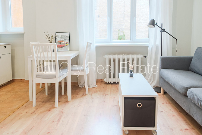 Fasādes māja, kāpņu telpa pēc kosmētiskā remonta, viena istaba izolēta, studio tipa, Rīga - foto 3
